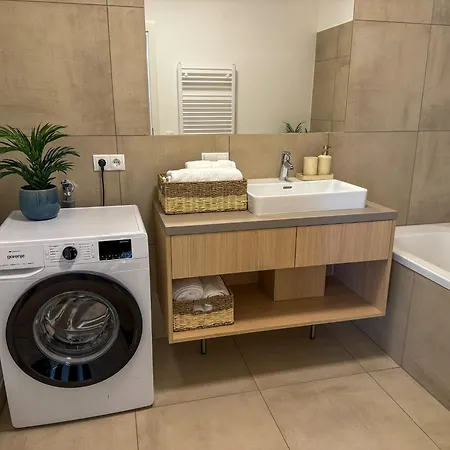 Διαμέρισμα Danube Hills 319 *