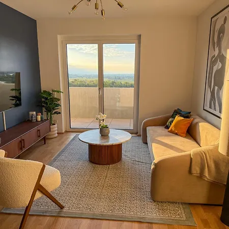 Διαμέρισμα Danube Hills 319 *